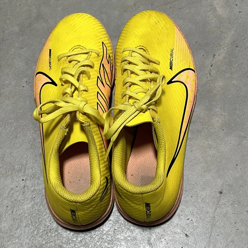Nike Mercurial‎ Vapor 15 Club IC Soccer Shoes Sz 4.5 Y - Yellow / box 24
